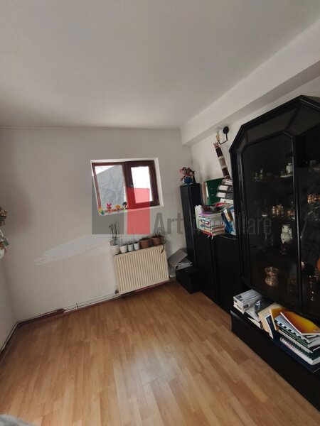 Giulesti, casa 4 camere.