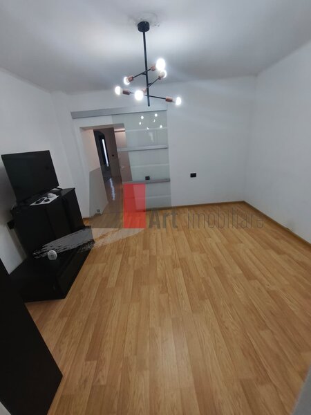 Giulesti, casa 4 camere.