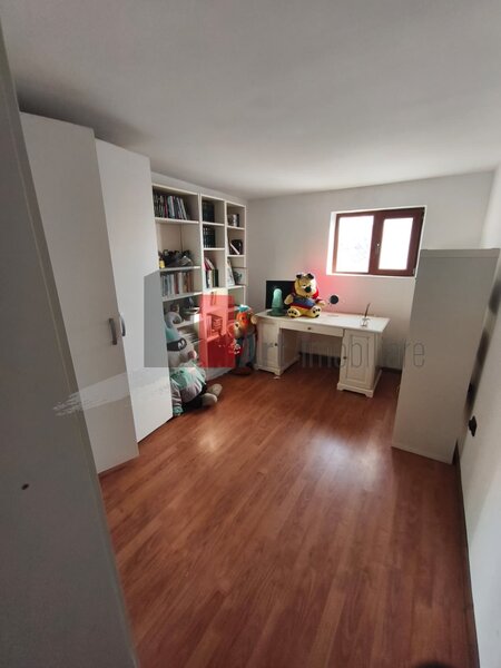 Giulesti, casa 4 camere.