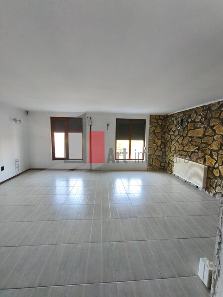 Giulesti, casa 4 camere.
